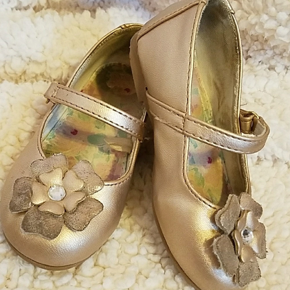 Shoes - Picture 2 of 6